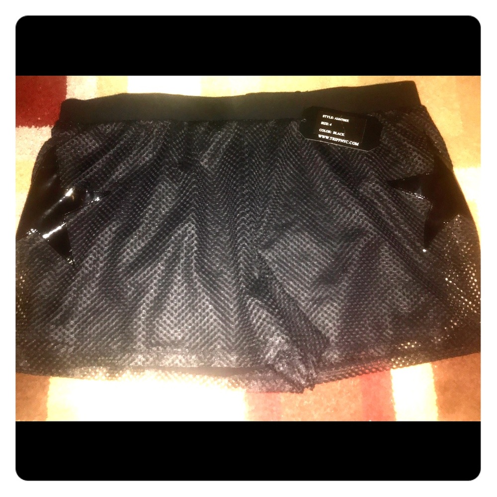 Torrid Tripp size 4x black mesh star shorts NEW
